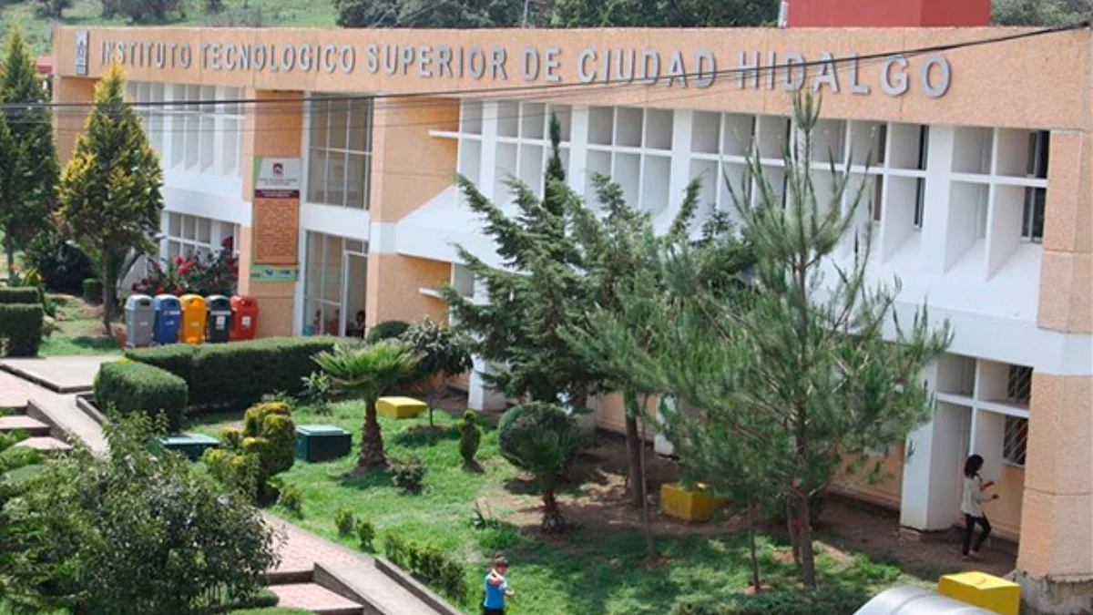 Tec Campus Cd. Hidalgo atribuye atraso en títulos a cambios en proceso de trámite