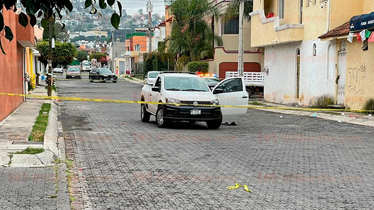 Atacan a balazos a automovilista, cerca de centro comercial de Morelia