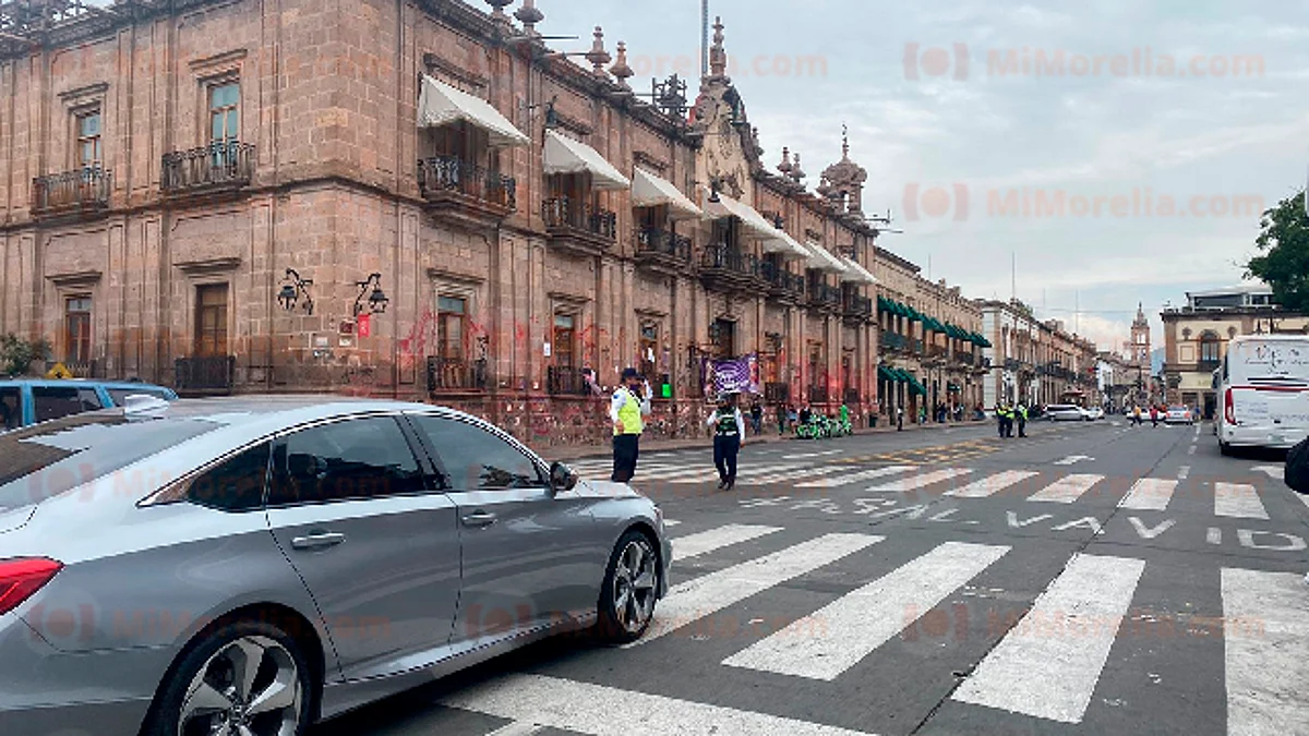 Retira plantón FNLS de avenida Madero; continúan en plaza Ocampo