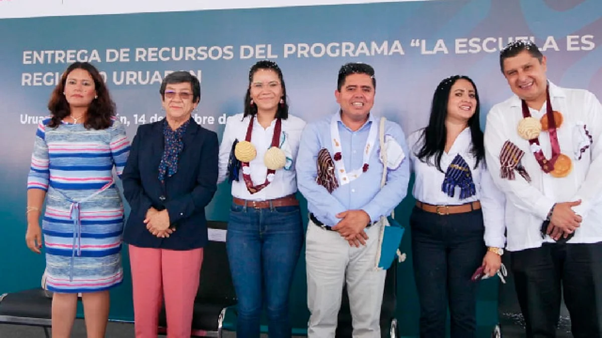 Michoacán: Entregan recurso a 7 planteles del programa “La escuela es nuestra”