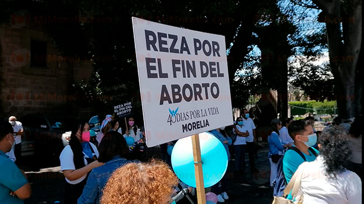 Grupos provida de Morelia rezan contra despenalización del aborto