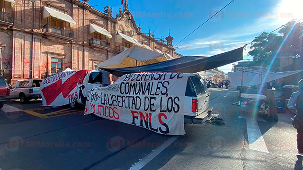 FNLS extiende su manifestación y se planta en avenida Madero, en Morelia