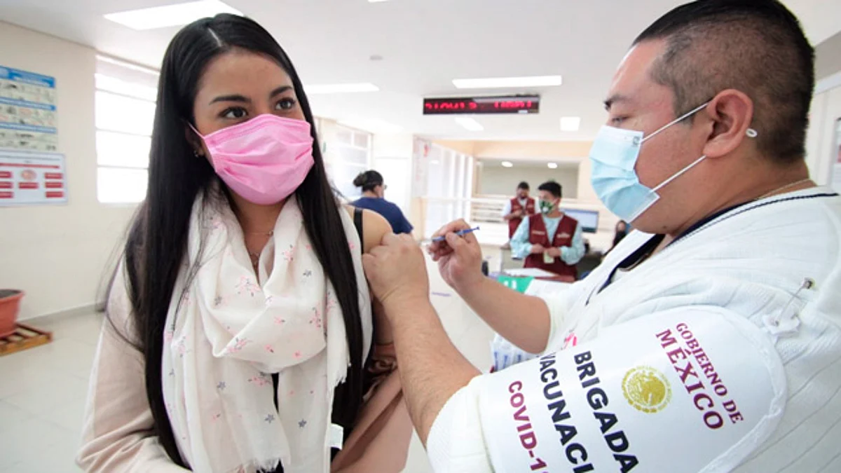 8 de cada 10 adultos, con al menos una dosis contra Covid-19, en México