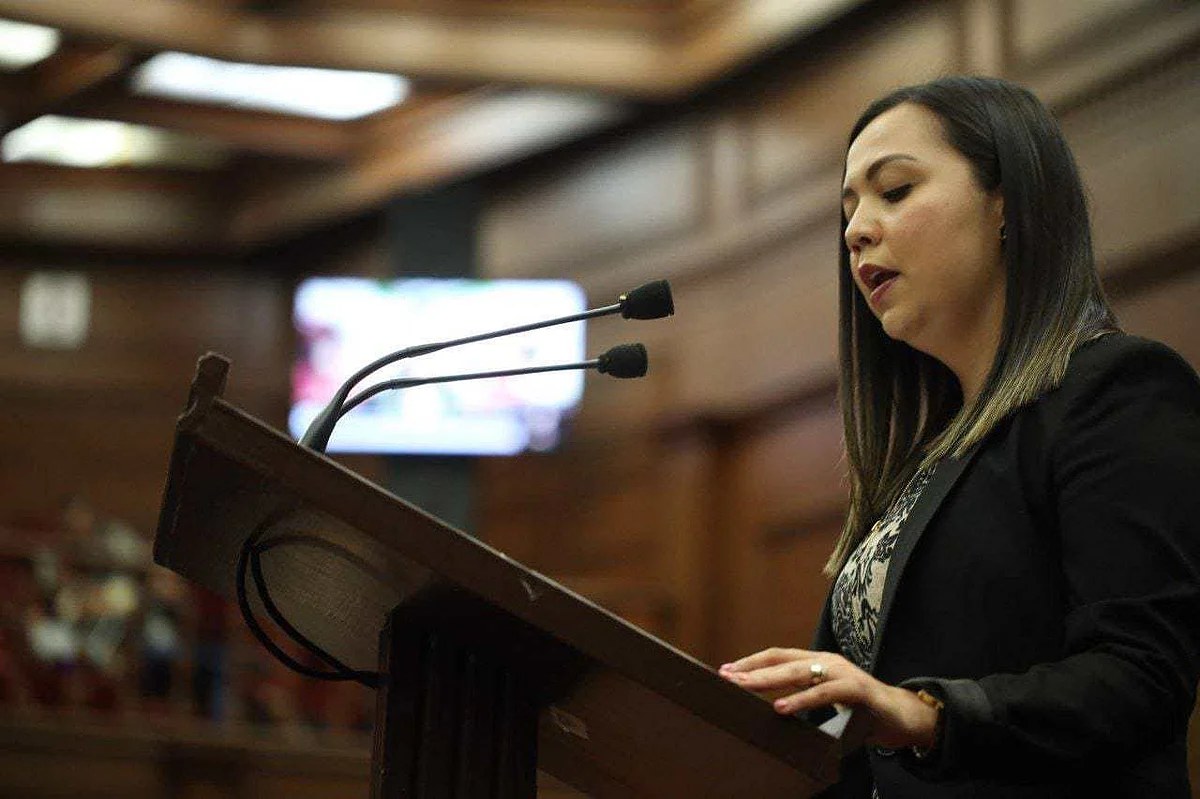 Pide Liz Hernández apoyo del gobernador para rehabilitar carretera Tocumbo-Cotija