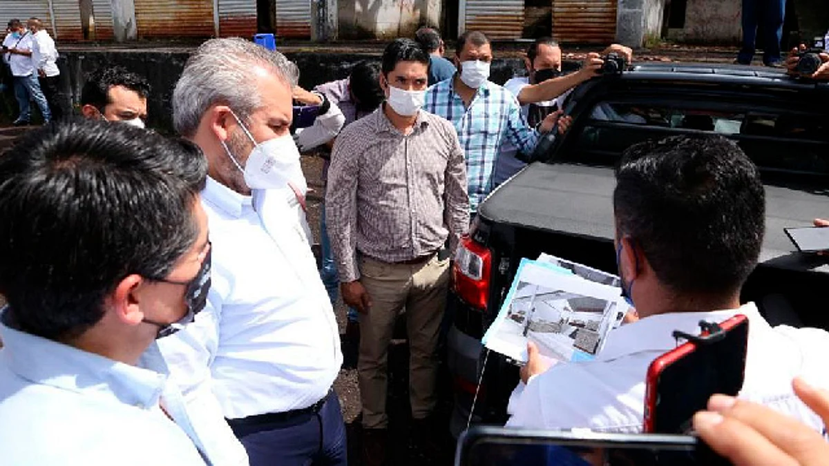 Bedolla revisa proyecto para reactivar central de abastos en Zitácuaro