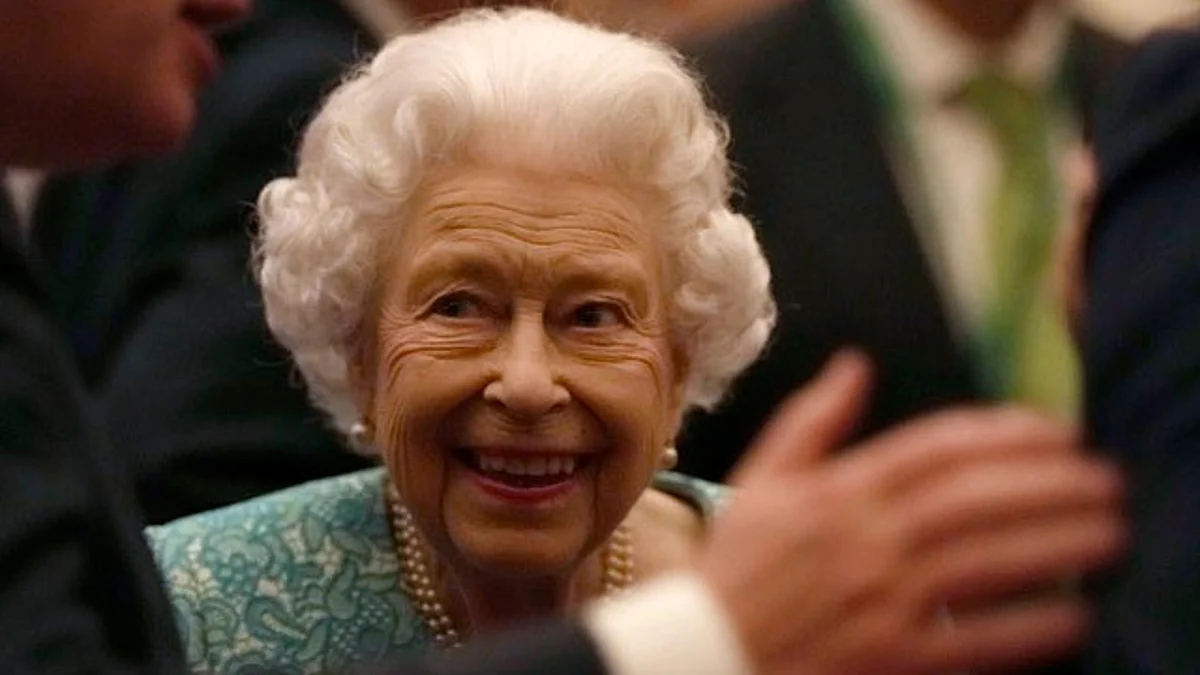 Reina Isabel pasa la noche hospitalizada tras cancelación de viaje