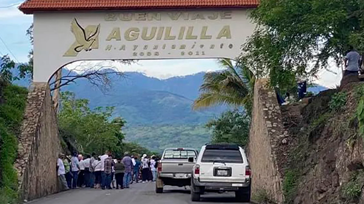 Resguardo de Aguililla, en manos de sólo dos policías