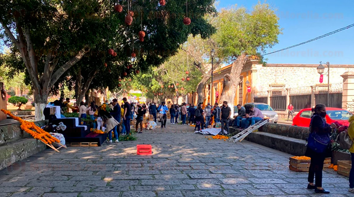 Este año sí habrá altares en plazas de Morelia y ya los empezaron a poner