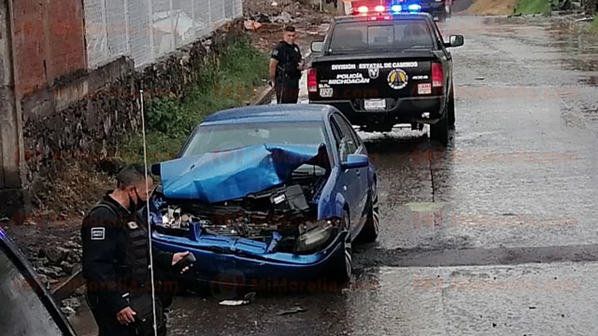 Michoacán: atacan a balazos a pareja en su auto; él murió y ella quedó herida