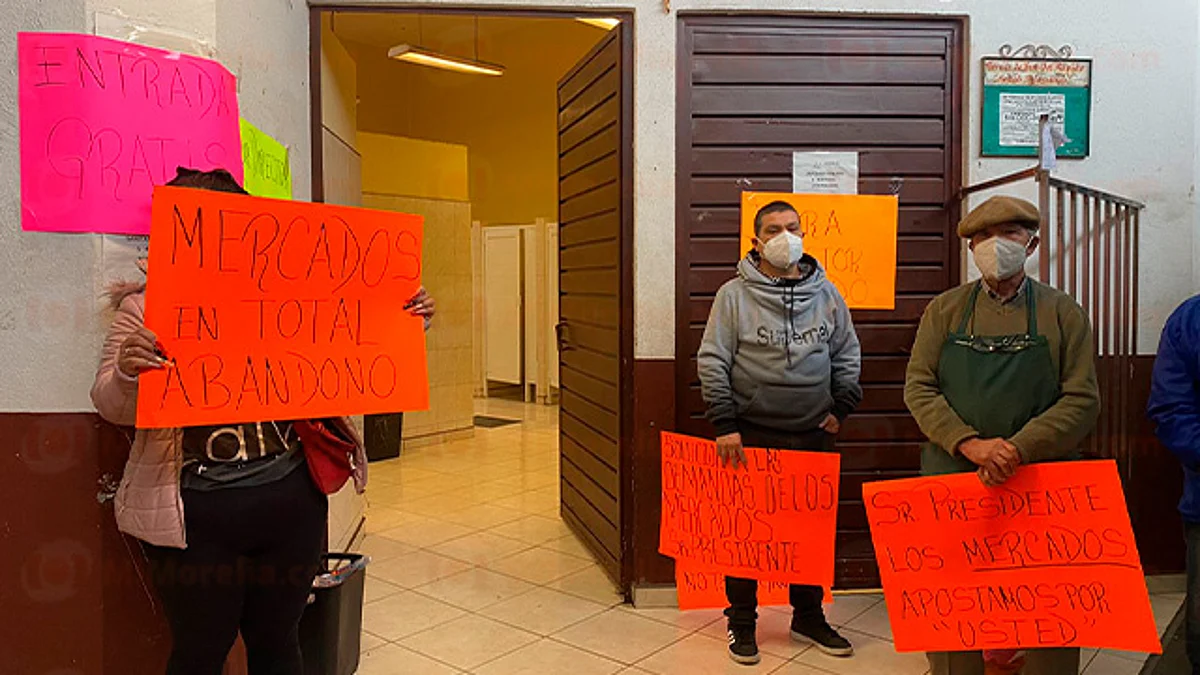 Continúa conflicto en mercados de Morelia; insisten en destitución de director