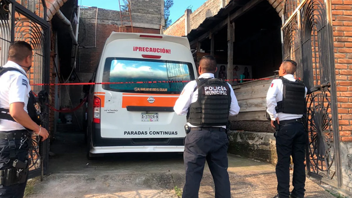 Lo detienen acusado de asaltar negocio a bordo de una combi Naranja