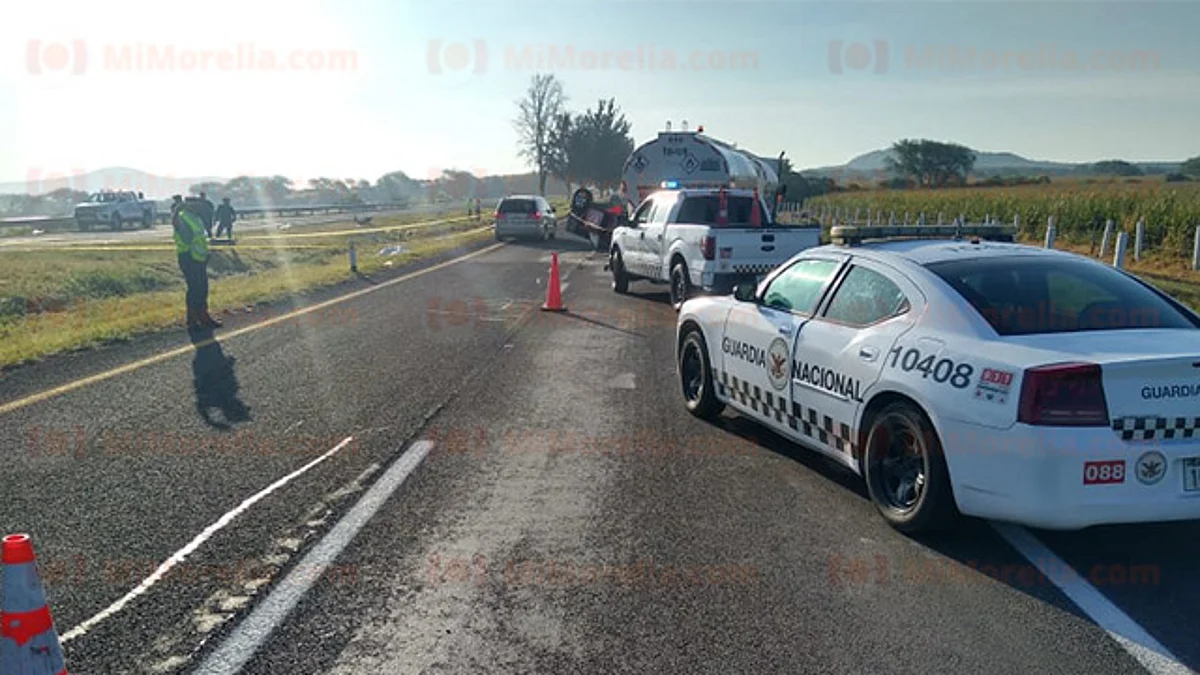 Michoacán: mueren dos personas en accidente contra tráiler