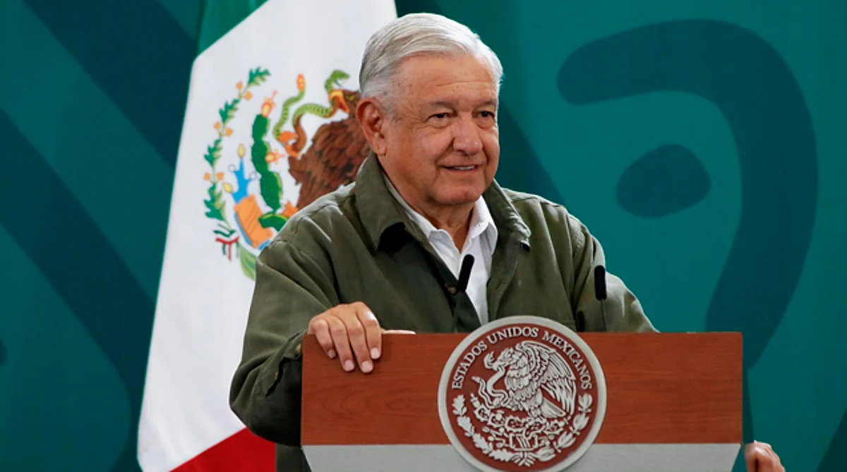 Presenta AMLO iniciativa de reforma a CFE y protección de litio