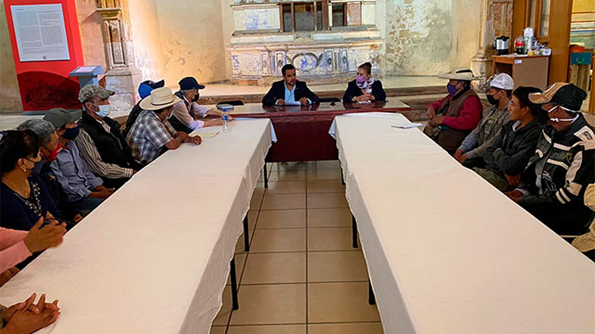 Gobierno de Charo atiende demandas de campesinos antorchistas