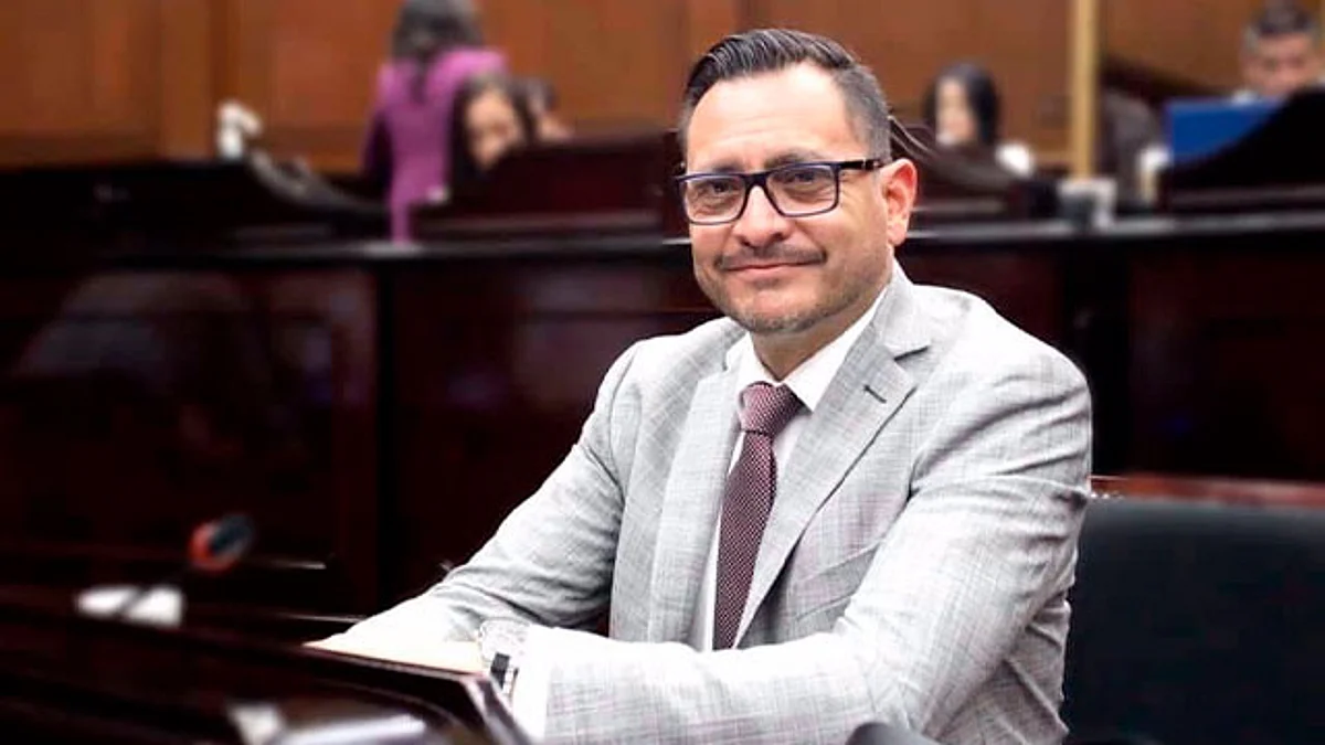 Hugo Anaya presidirá la comisión de Industria, Comercio y Servicios