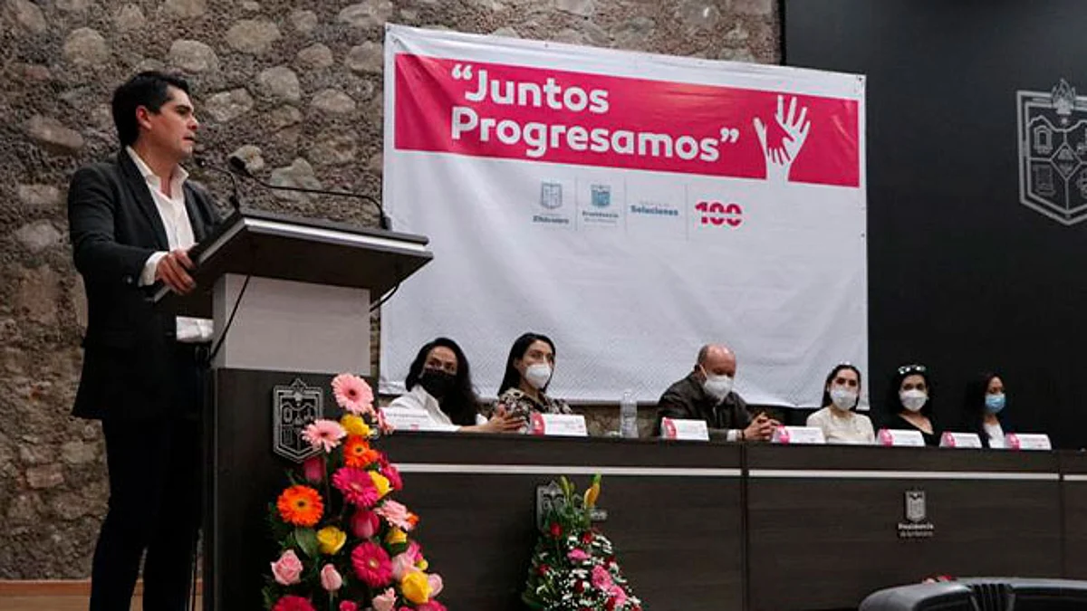Zitácuaro: Presenta Antonio Ixtláhuac app para protección de las mujeres
