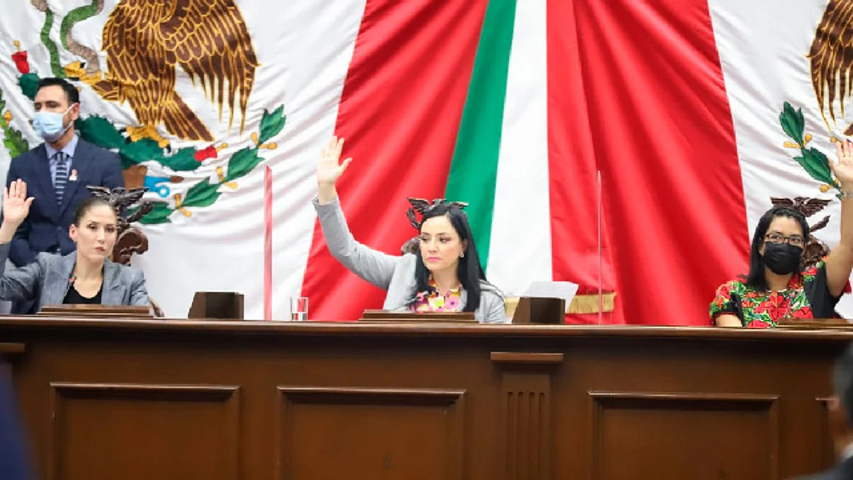 Pendientes de desahogar, 500 iniciativas en Congreso de Michoacán