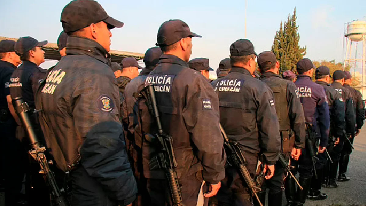 Casi 400 policías, asignados como escoltas de ex gobernadores y de civiles