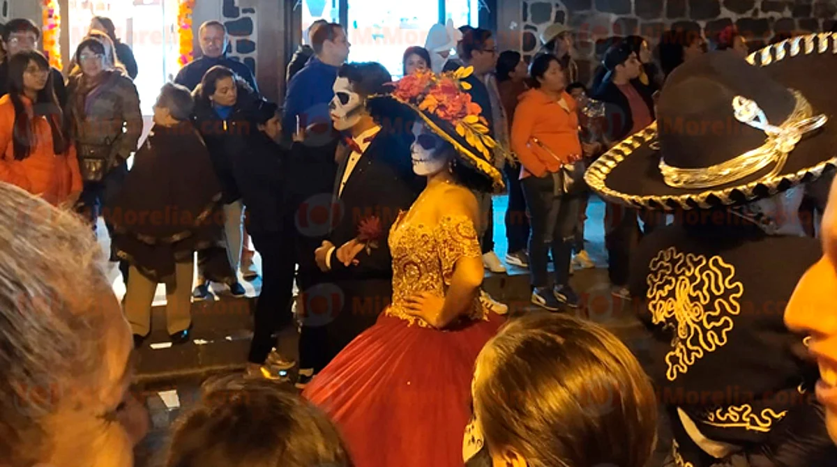 Catrinas desfilarán por Pátzcuaro en nublado y frío día