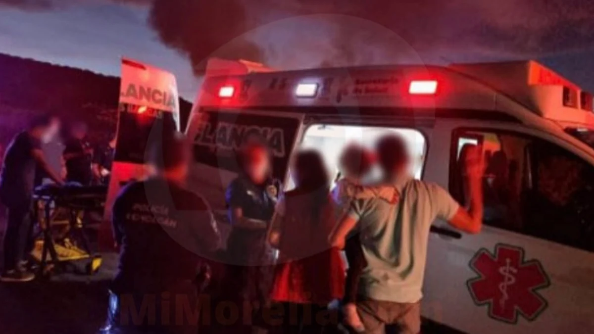 En Michoacán, autobús de turistas se queda sin frenos y termina incendiado