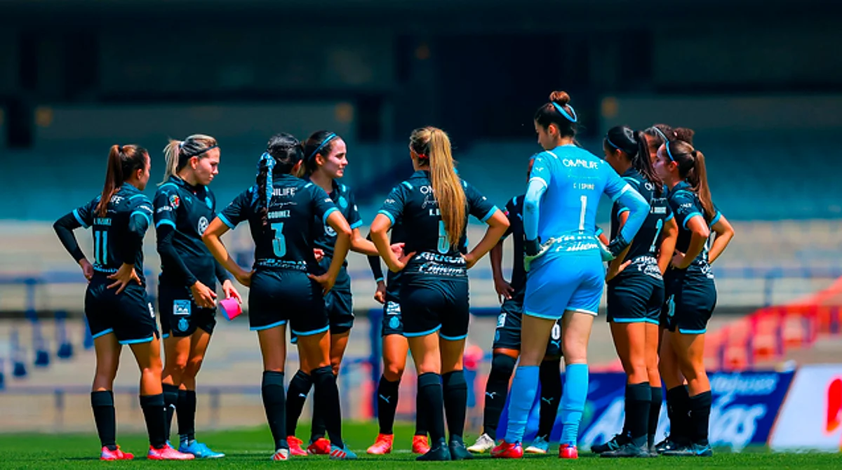 Chivas femenil separa a dos jugadoras