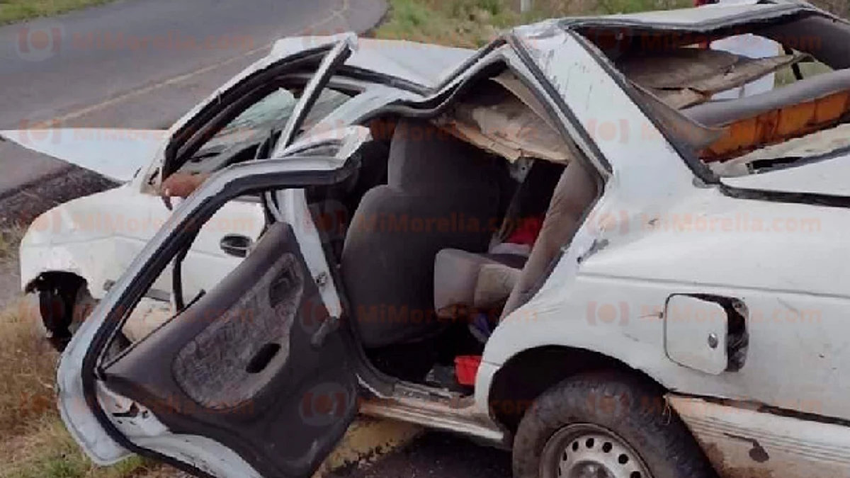 Vuelca automóvil en Bosques Tres Marías, Morelia