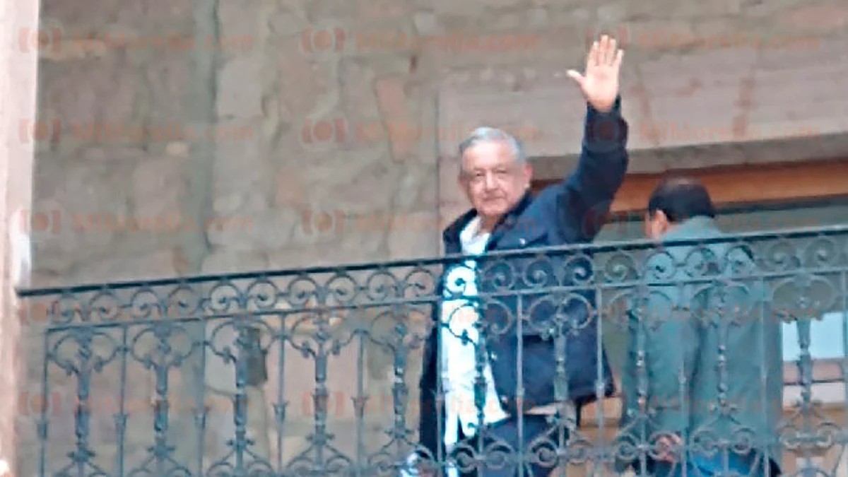 Llega AMLO a Palacio de Gobierno, en Morelia