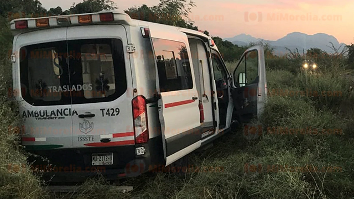 Se accidenta ambulancia sobre la autopista Siglo XXI