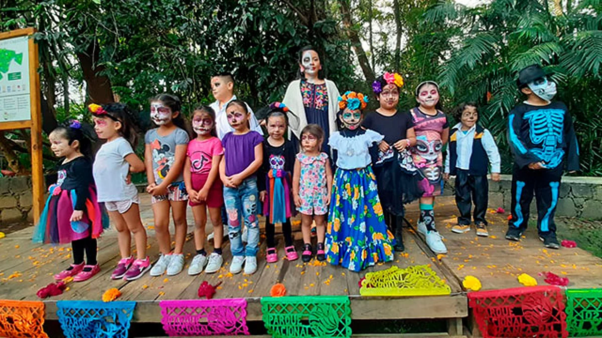 Parque Nacional de Uruapan conjuga el cuidado ambiental con el Día de Muertos