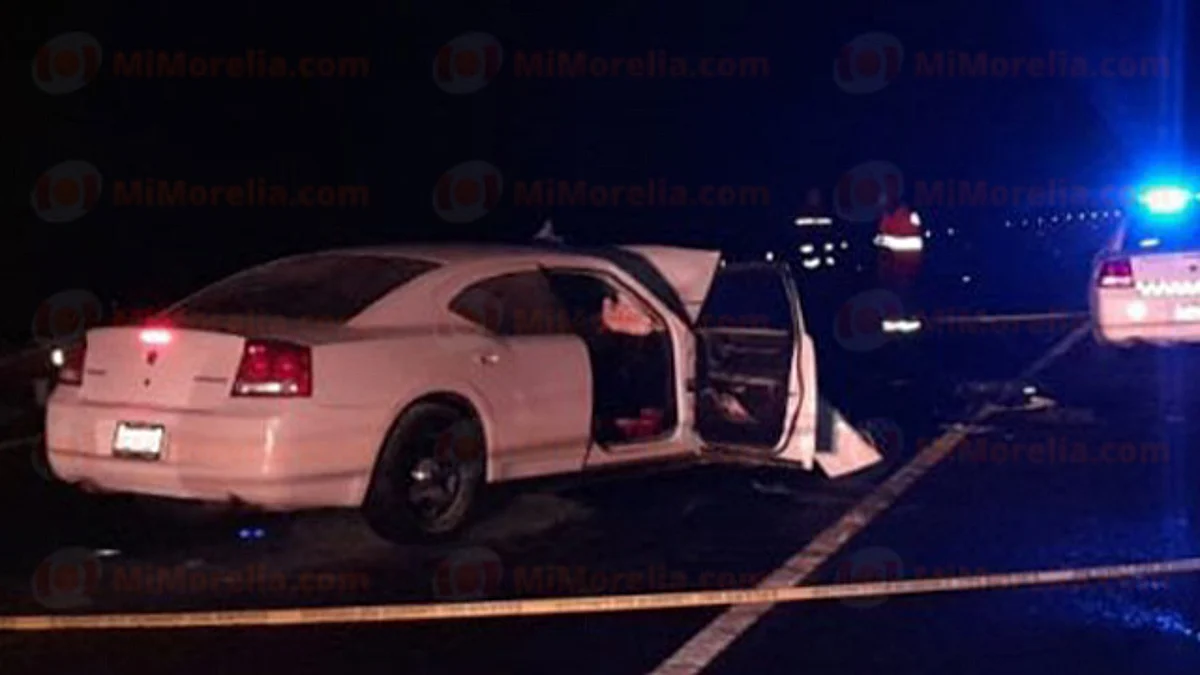 Michoacán: mueren 2 agentes de la FGR en accidente en la autopista de Occidente