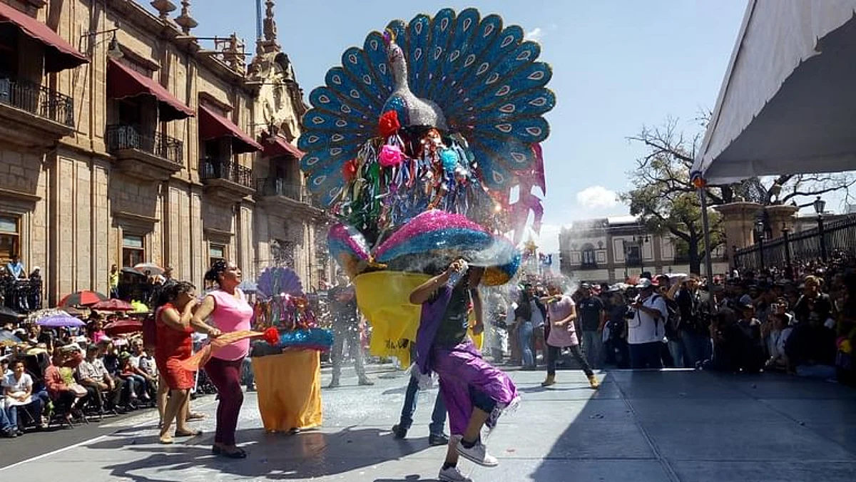Toritos de petate regresan al centro de Morelia