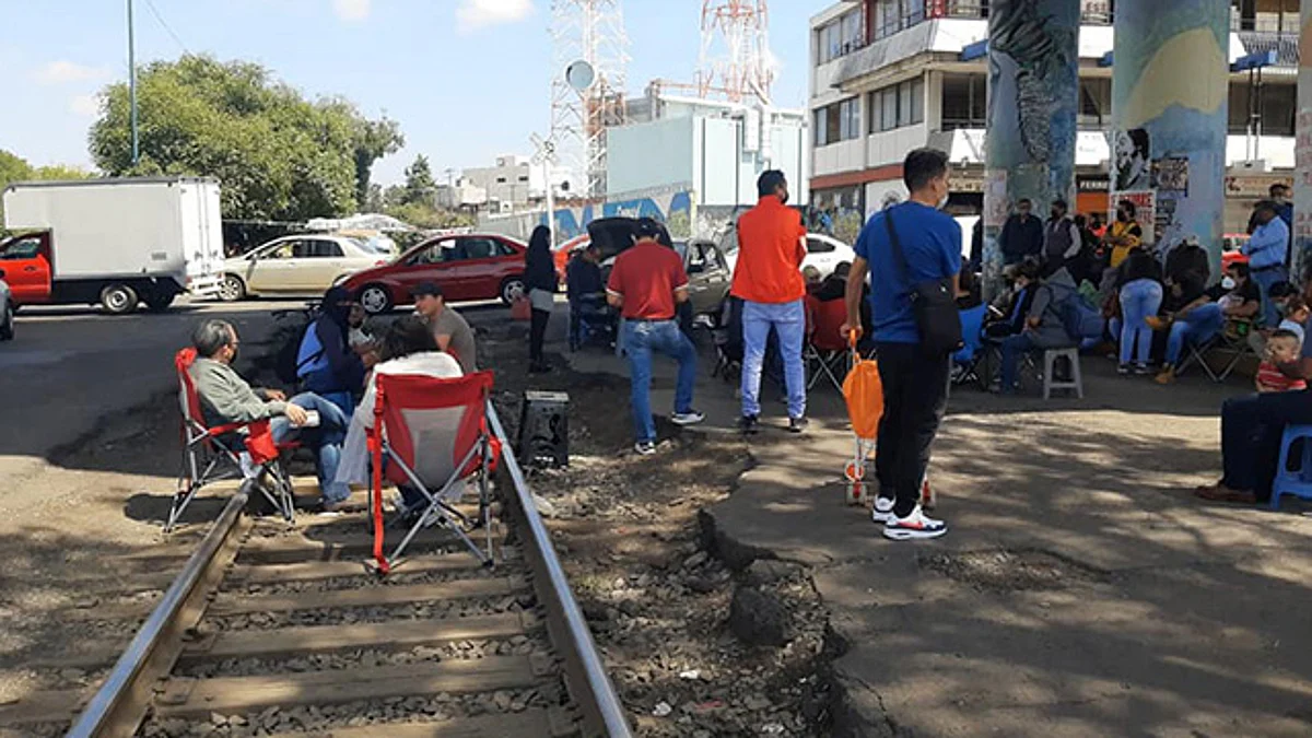 Suman 100 días de bloqueo en vías del tren en Michoacán