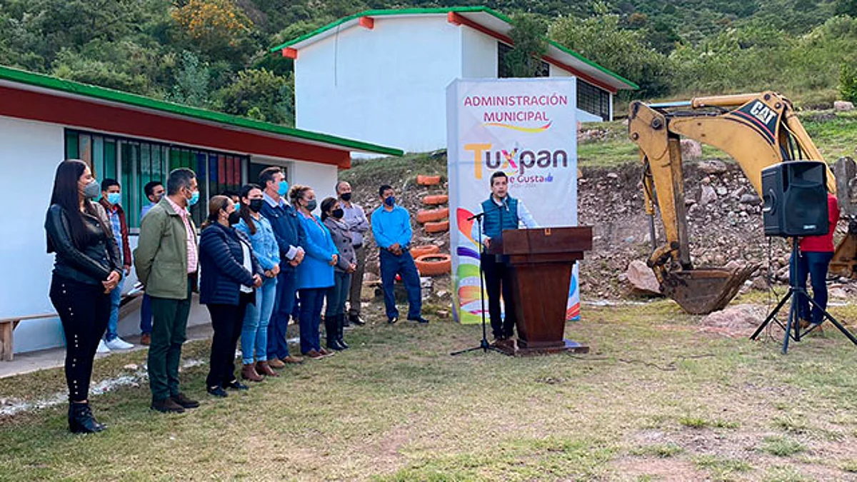 Tuxpan: Arranca construcción de plancha cívica en el CEMSAD 63 de Turundeo