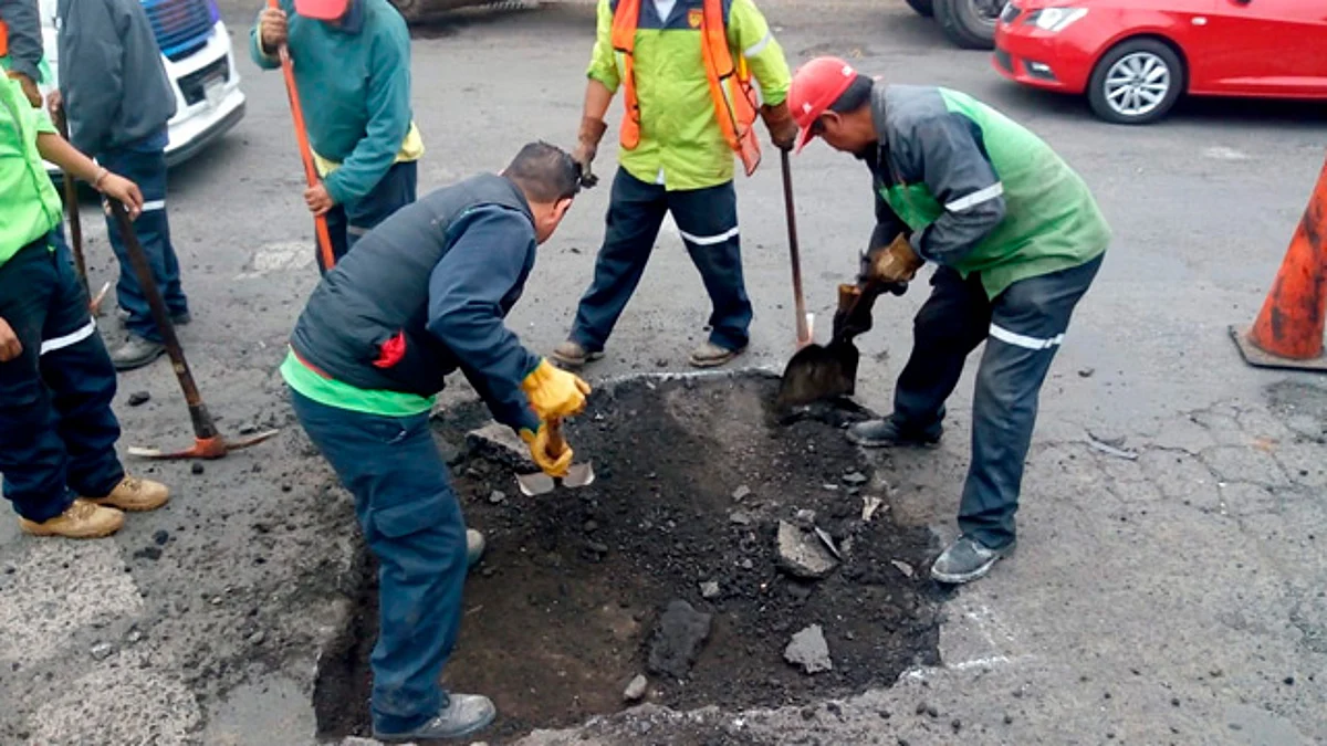 Con recursos de reemplacamiento, habría programa de bacheo en Michoacán: Bedolla