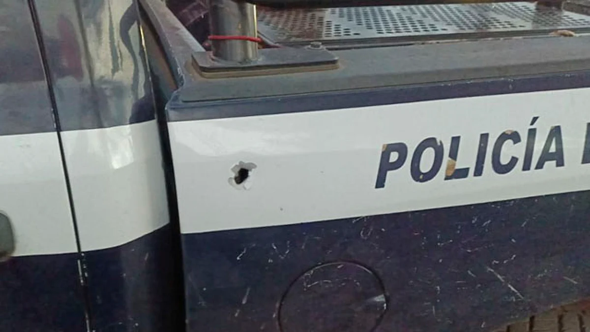 Se desata persecución y balacera entre civiles armados y policías