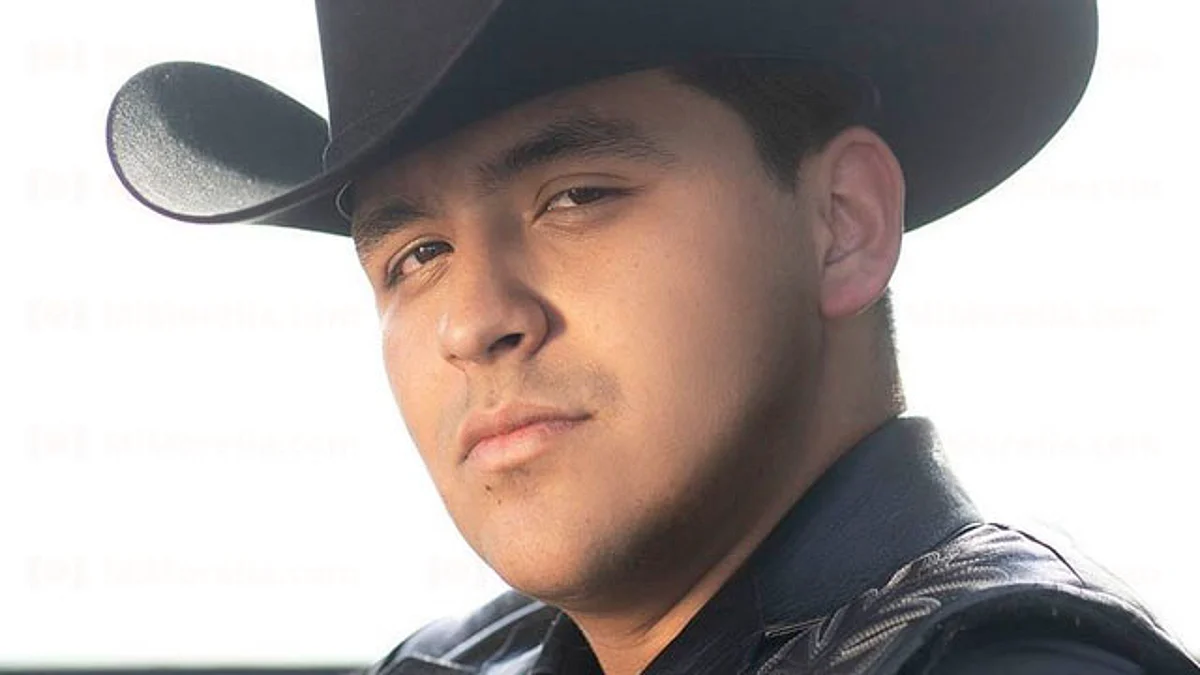 Christian Nodal se tatúa la cara en honor a Belinda