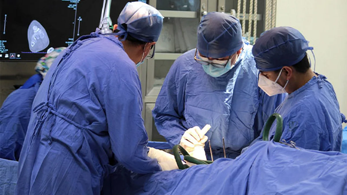En el IMSS, extraen tumor torácico más grande que un melón