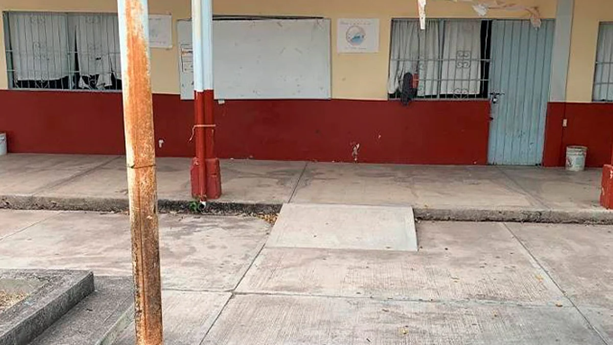 Escuelas en Tierra Caliente, utilizadas como bases militares: Torres Piña