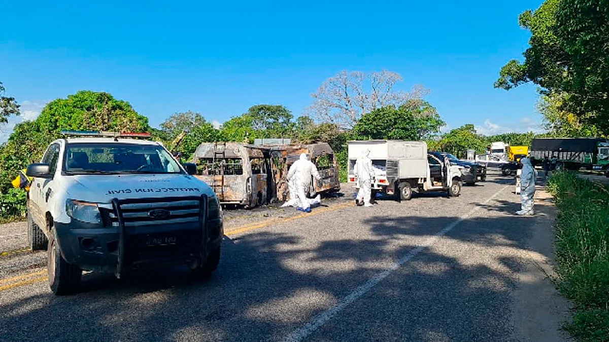 Choque entre dos combis deja 12 muertos en Chiapas