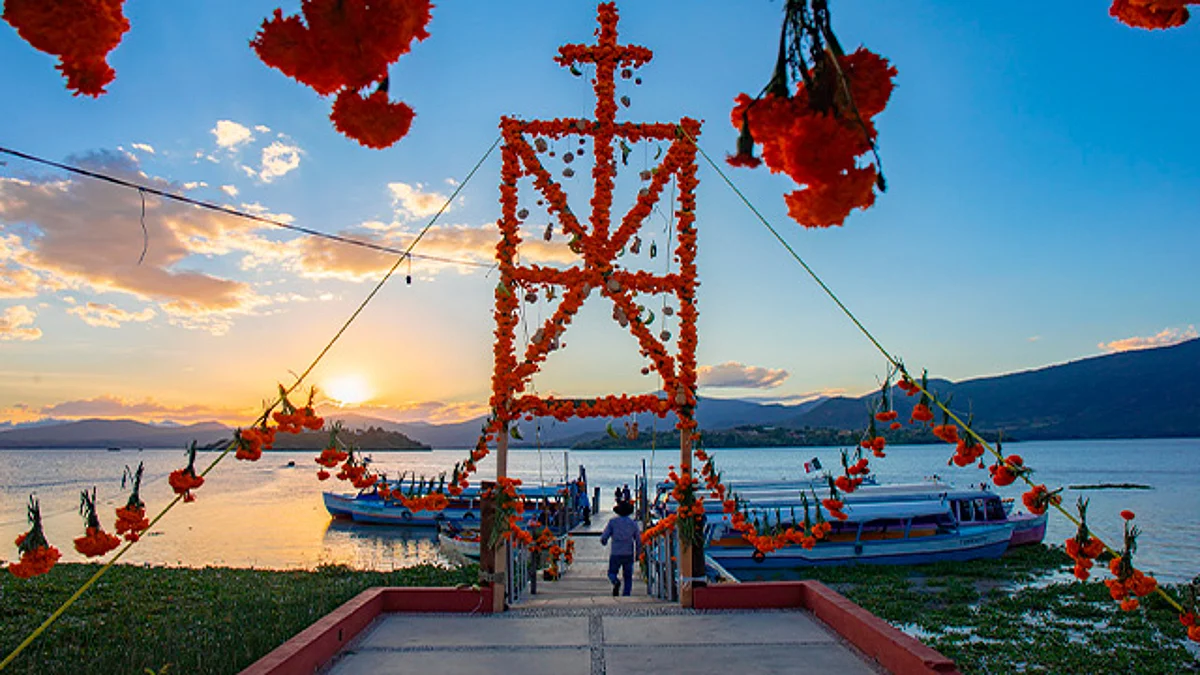 Transmitirán en vivo la Noche de Muertos en la isla de Janitzio