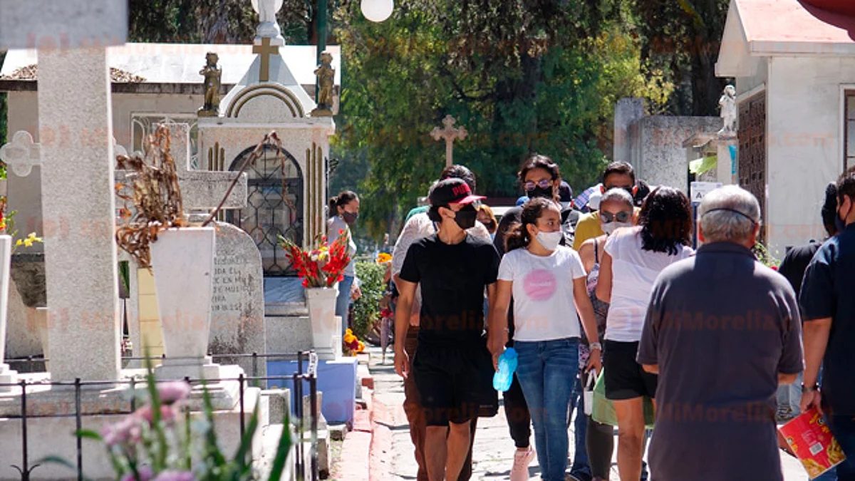 Recordar es vivir, morelianos visitan a quienes ya no están entre nosotros
