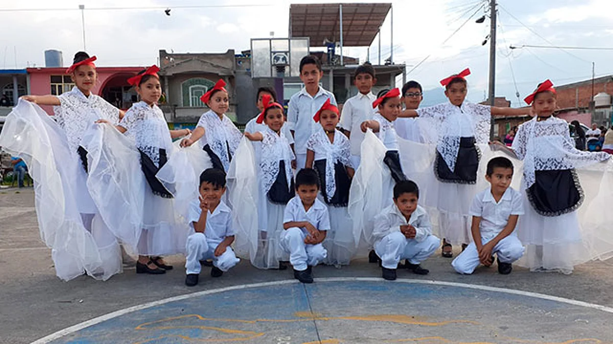 Arte y fraternidad en evento cultural de colonia impulsada por Antorcha