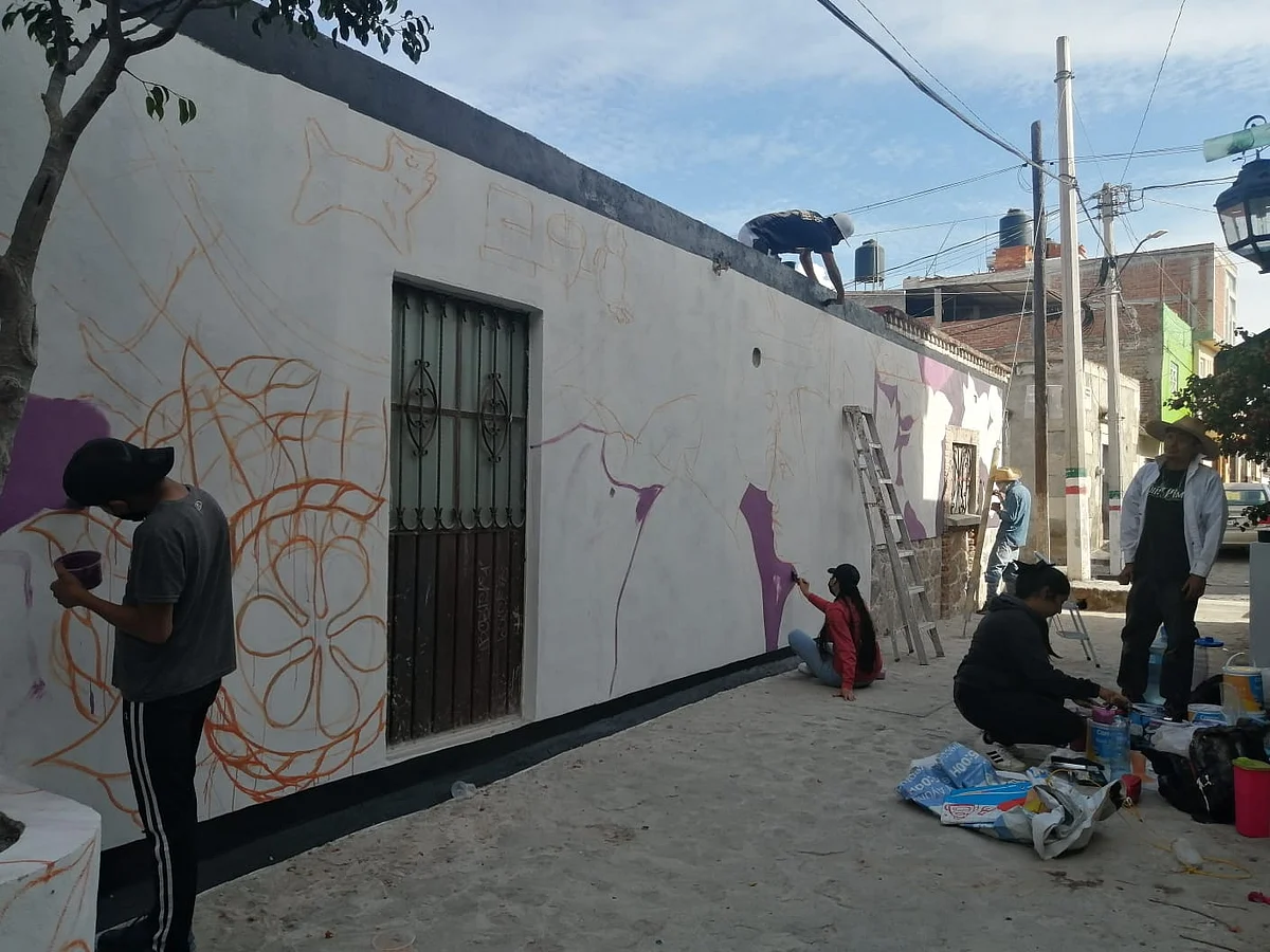 Artistas dan color a Charo con circuito de murales para reafirmar identidad