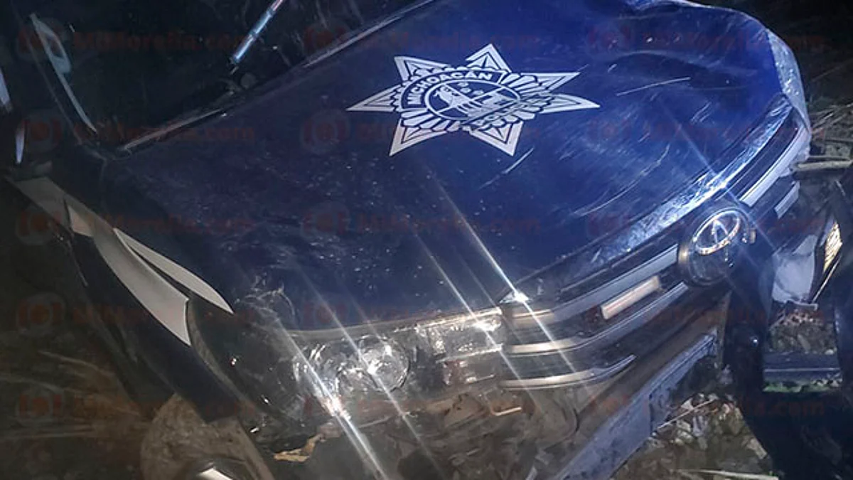 Policías sufren accidente en Michoacán