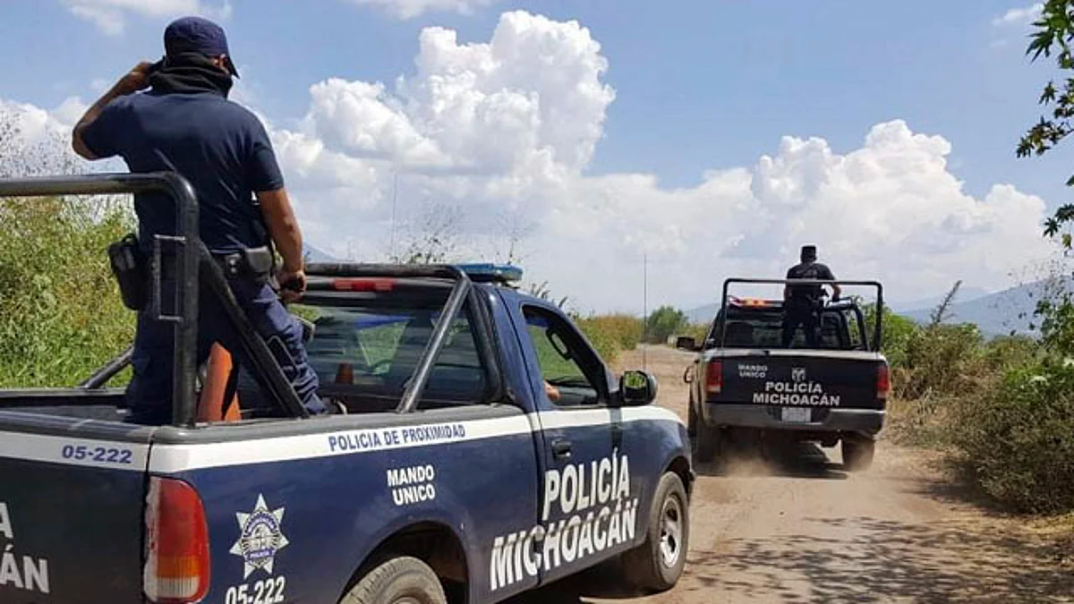Hallan cuerpo de hombre de 60 años en predio de Michoacán
