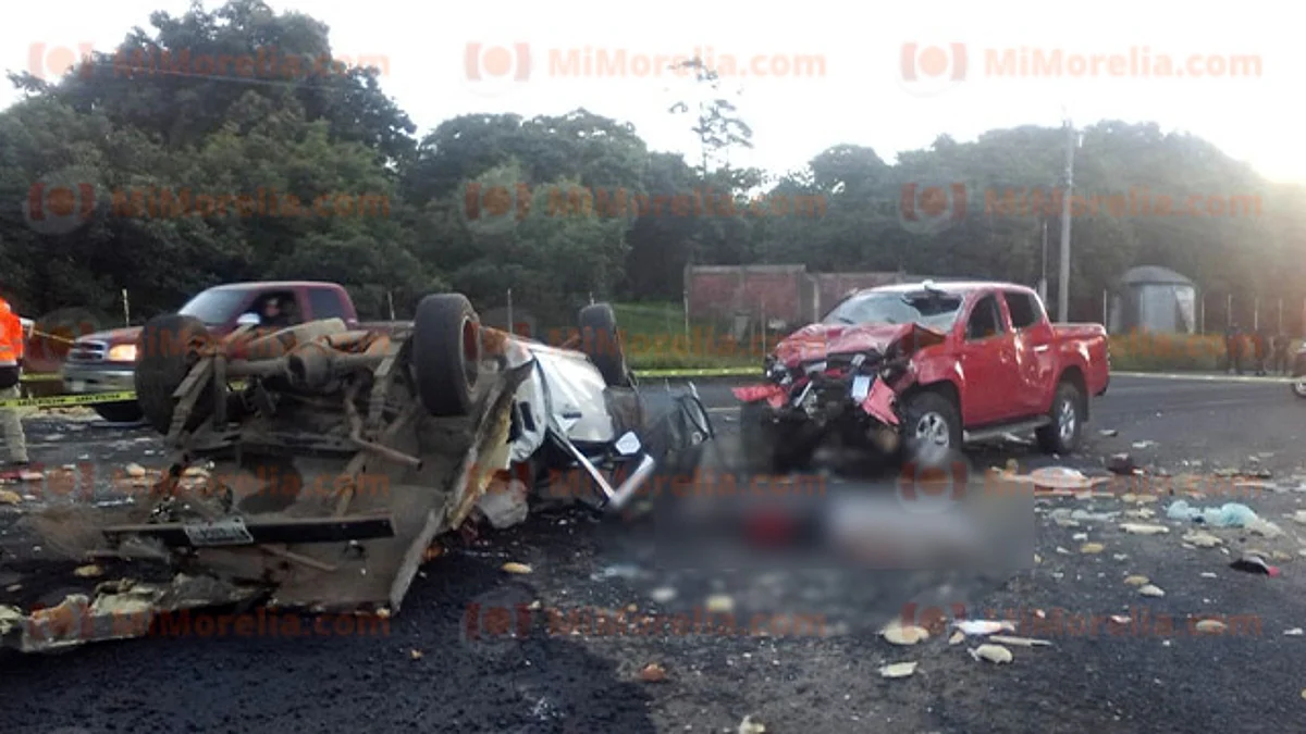 Michoacán: brutal choque contra vaca deja un muerto y dos lesionados