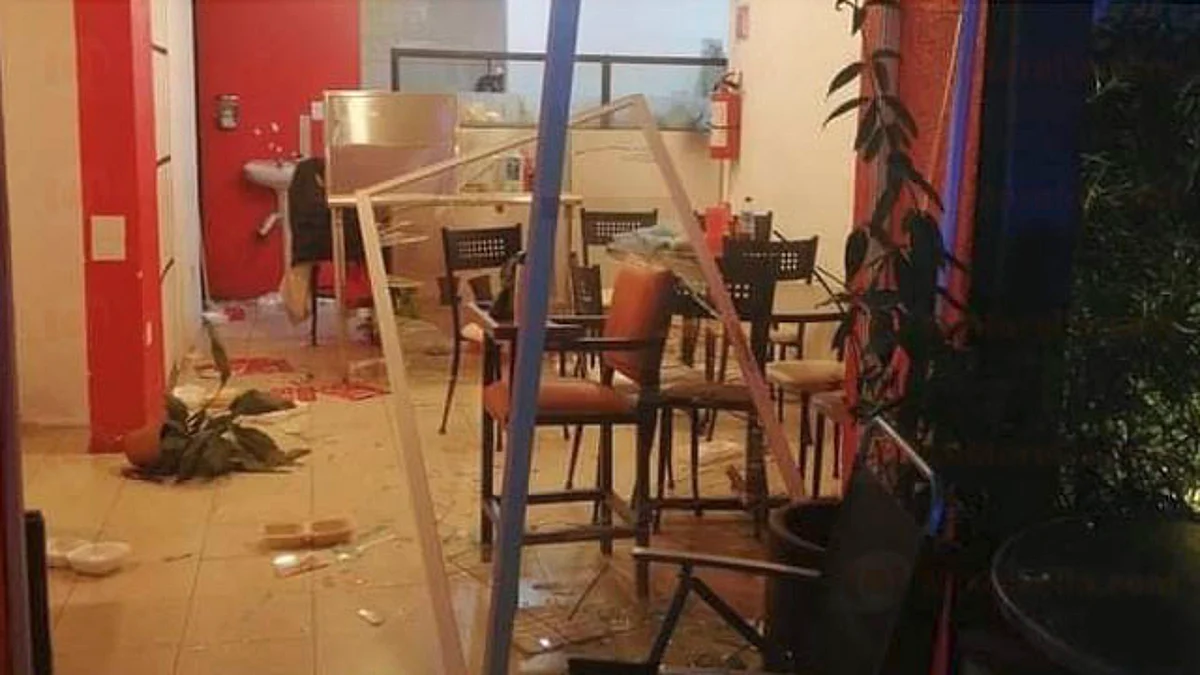 Fuga de gas provoca estallido en negocio de makis en Morelia