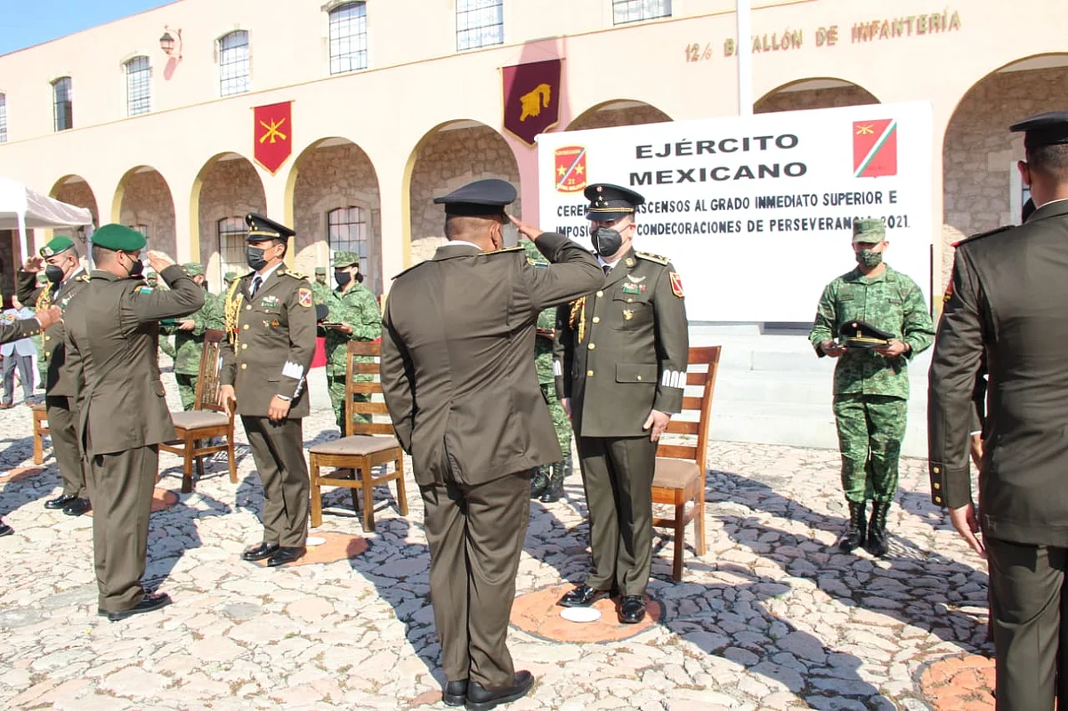 Otorgan en la 21/a. zona militar ascensos a 17 militares