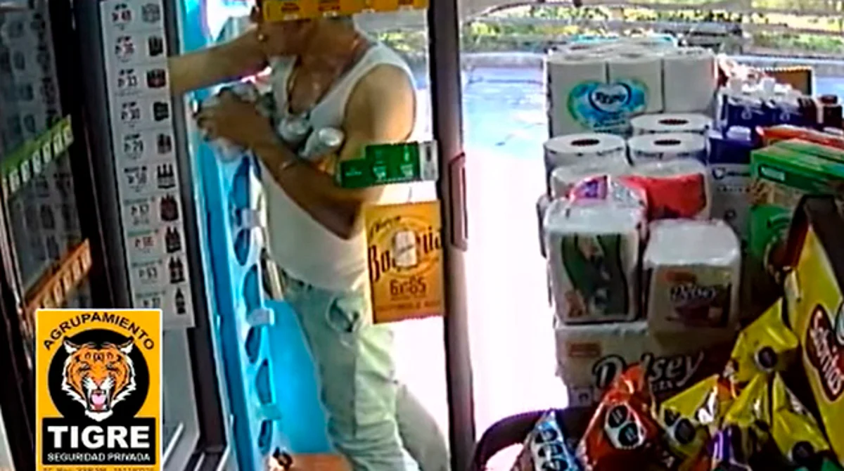 Ladrones llegan en vocho a robar cervezas, en Morelia