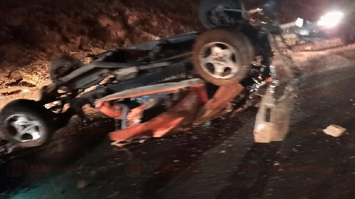 Choque volcadura en la autopista Siglo XXI deja un muerto y 5 heridos